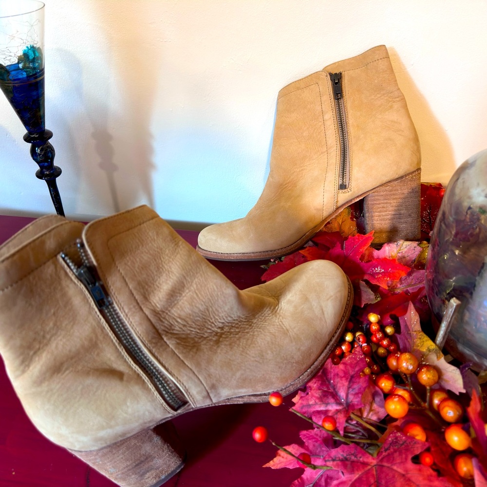 Frye Nubuck Short boots